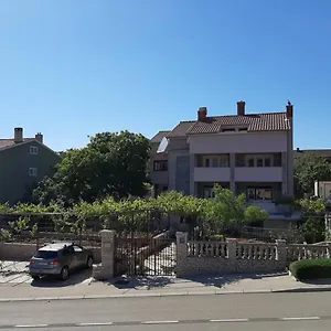 apartments-muzic.primorje-gorskikotar.com/