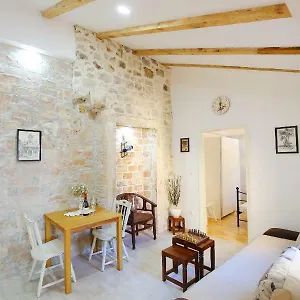 apartments-grisogono.hotelinzadar.com/